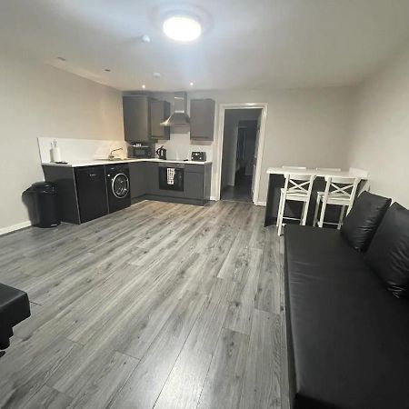 Hosted By Ryan - 2 Bedroom Apartment Liverpool Eksteriør billede